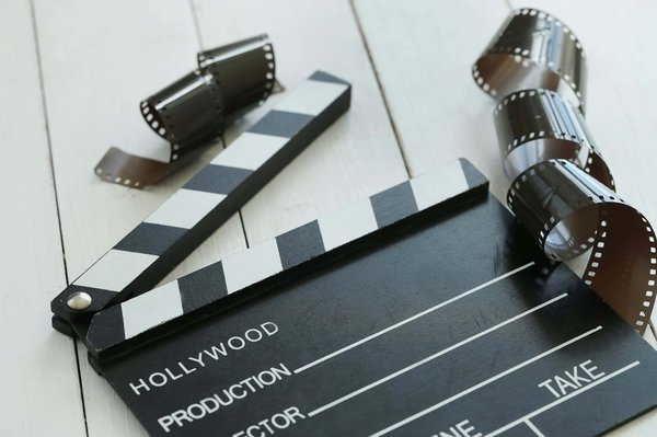 Quelles techniques de cinématographie sont essentielles pour un film historique précis ?